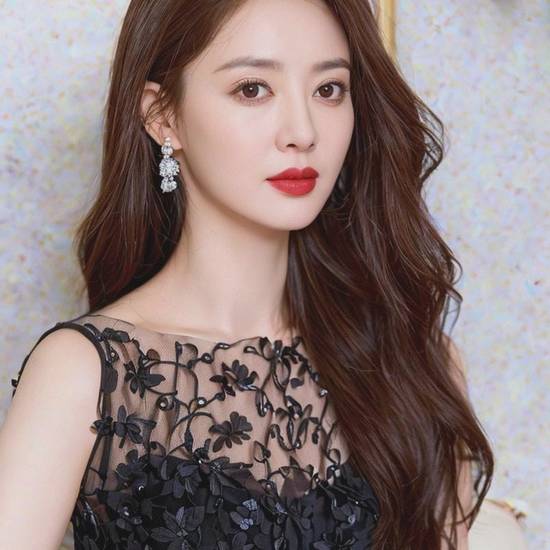 趙麗穎是什么臉型，趙麗穎的方圓臉解析：圓潤輪廓中的棱角美學